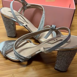 Nina silver rhinestone heels size 9.5
